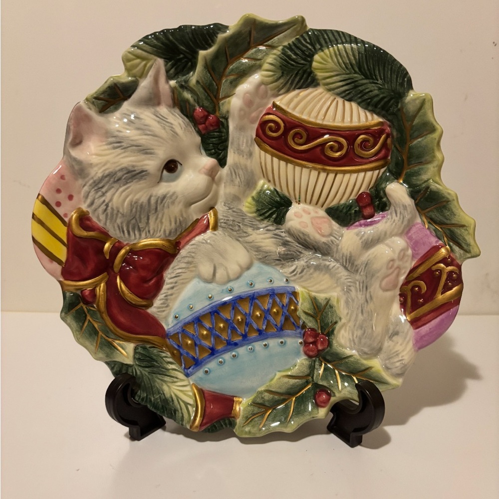 Fitz and Floyd Christmas Kitty Decorative Plate. 9 inches.